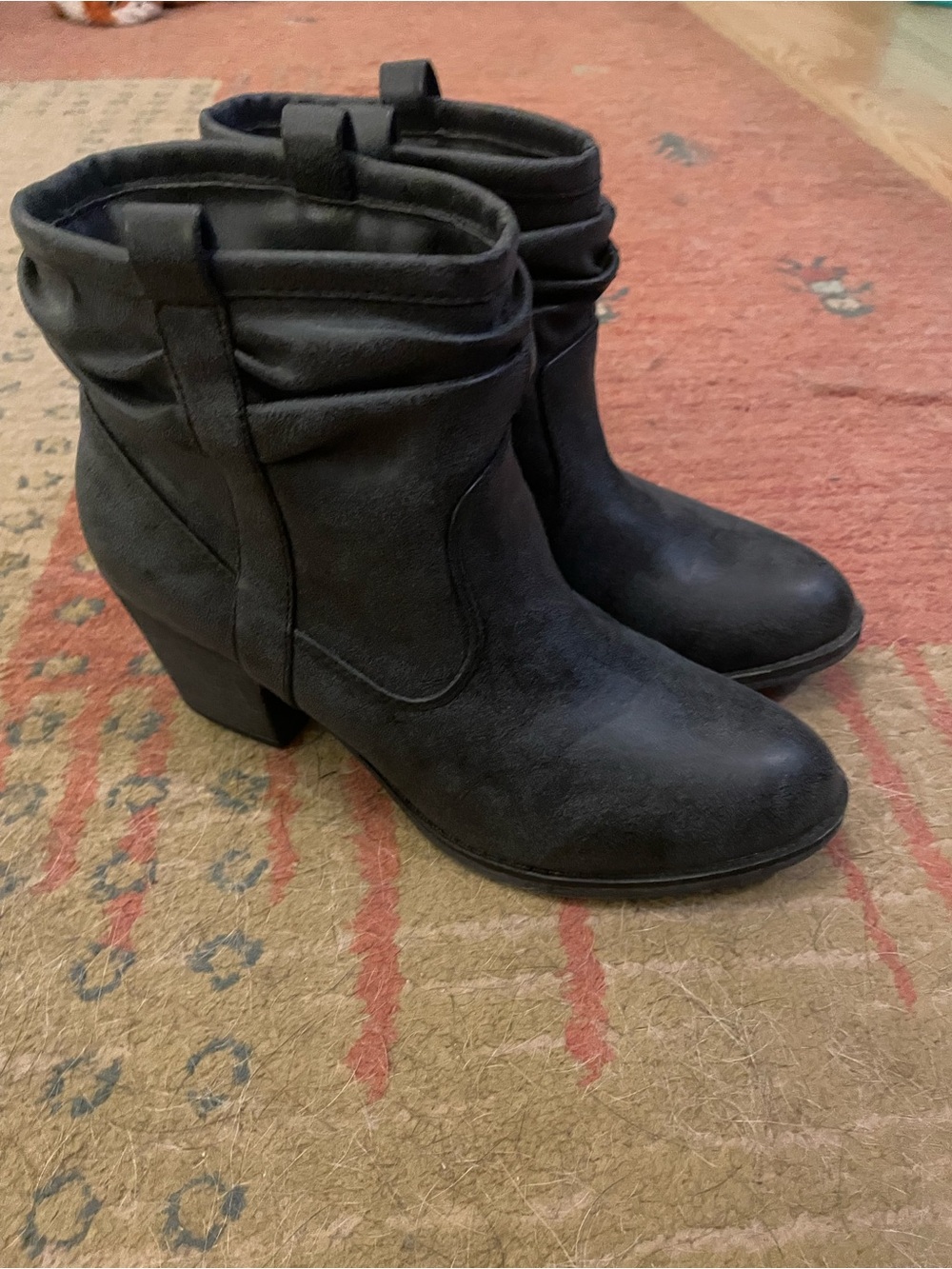 Women's K9 Rocket Dog Distressed Western Ankle Boots Slip-On Heeled Boots size 9